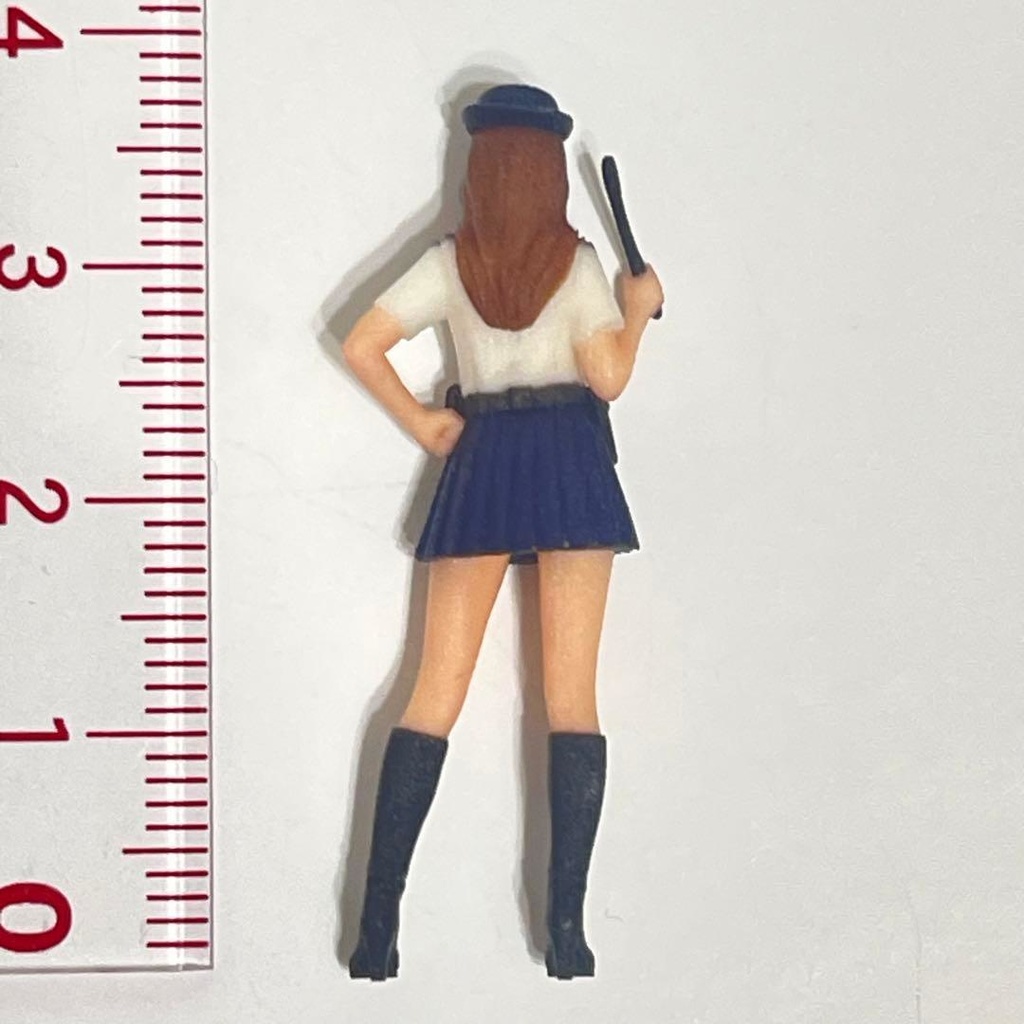 1/43 フィギュア 警官 半袖 リアルフィギュア ミニチュアイメージ ミニカーに 完成品