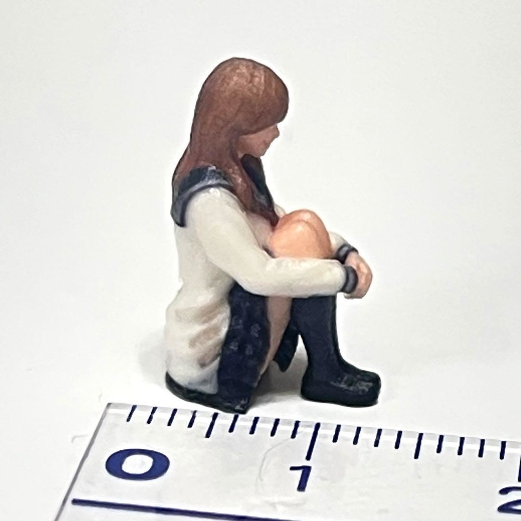 1/43 フィギュア 体育座り JK セーラー服 リアルフィギュア ミニチュアイメージ 完成品