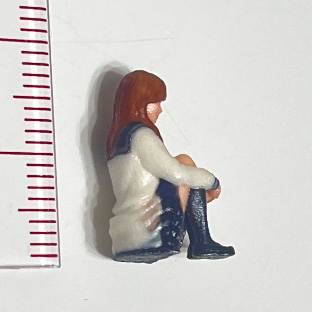 1/43 フィギュア2体 セーラー服 JK 体育座り 足伸ばし リアルフィギュア ミニチュアイメージ 完成品