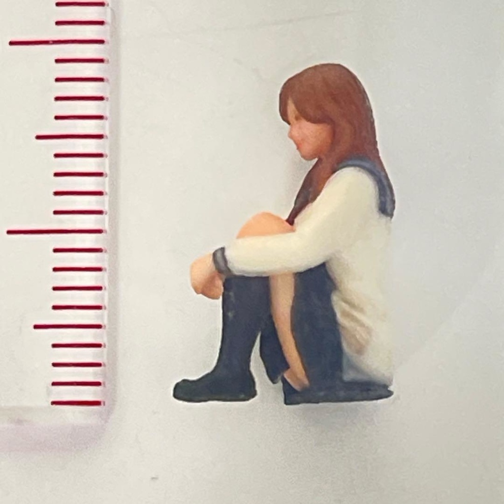 1/43 フィギュア2体 セーラー服 JK 体育座り 足伸ばし リアルフィギュア ミニチュアイメージ 完成品