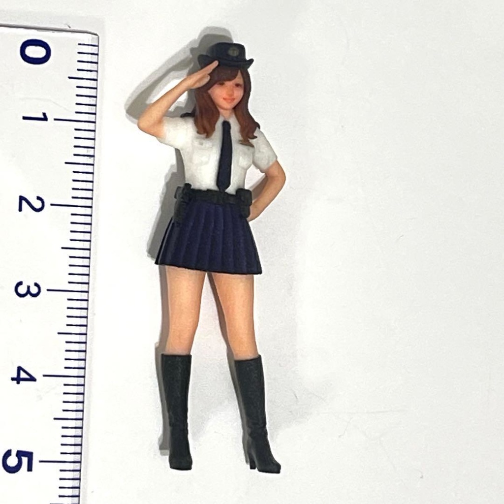 1/32 フィギュア 婦警 半袖 敬礼 リアルフィギュア ミニチュアイメージ 完成品