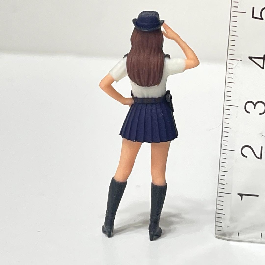 1/32 フィギュア 婦警 半袖 敬礼 リアルフィギュア ミニチュアイメージ 完成品