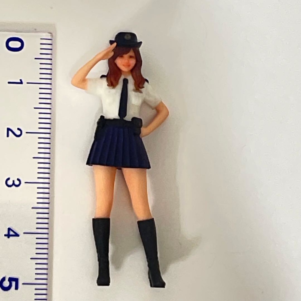 1/32 フィギュア 婦警 半袖 敬礼 リアルフィギュア ミニチュアイメージ 完成品
