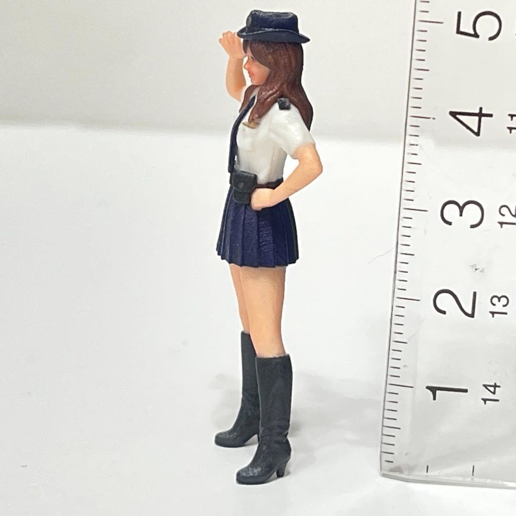 1/32 フィギュア 婦警 半袖 敬礼 リアルフィギュア ミニチュアイメージ 完成品