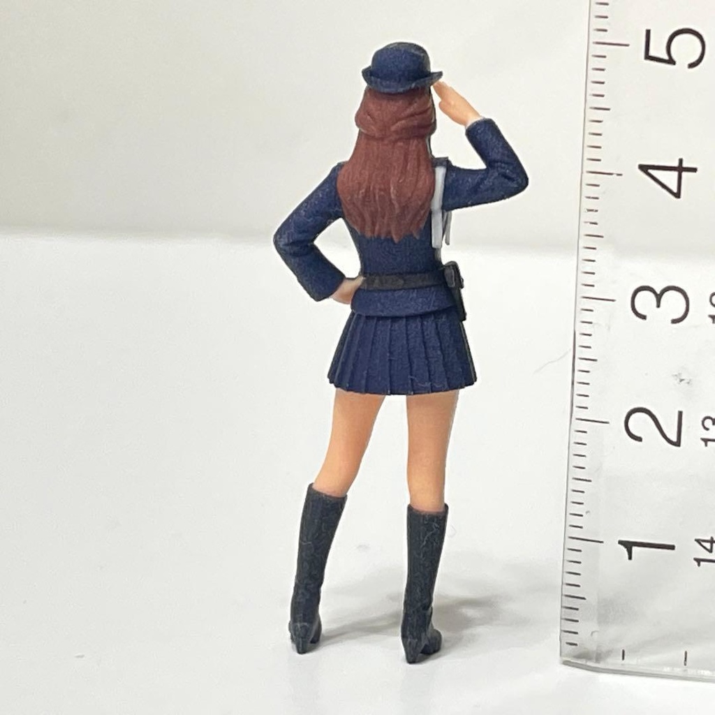 1/32 フィギュア 警官 敬礼 婦警 リアルフィギュア ミニチュアイメージ 完成品