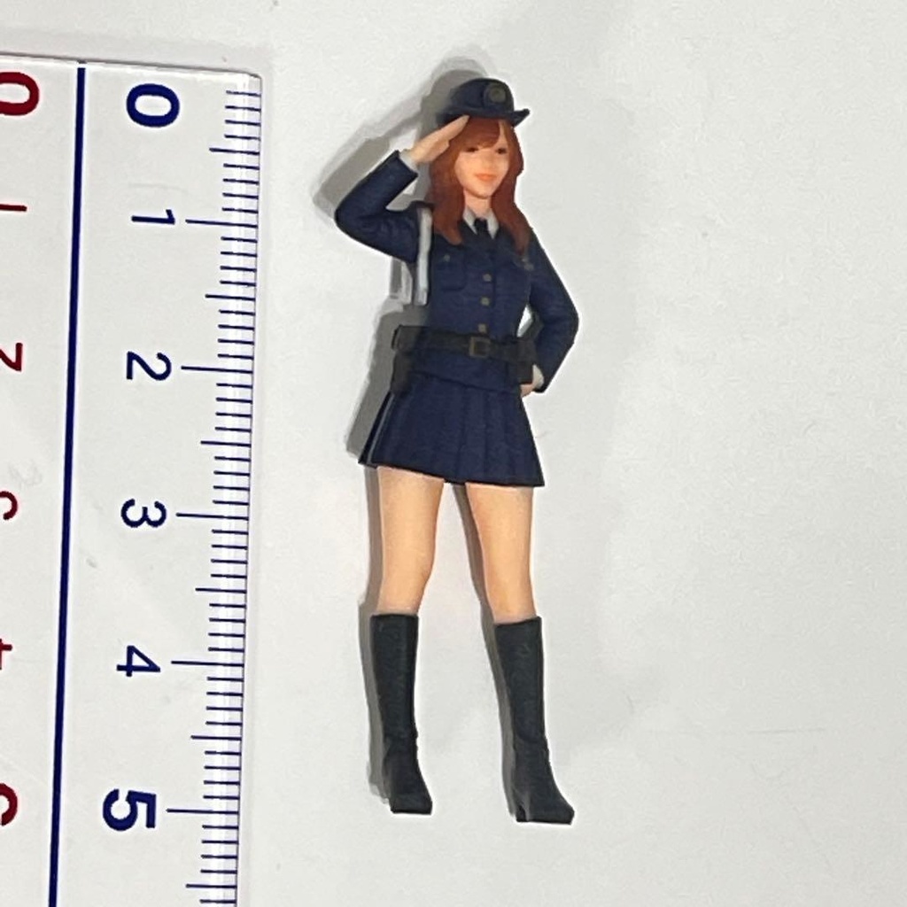 1/32 フィギュア 警官 敬礼 婦警 リアルフィギュア ミニチュアイメージ 完成品