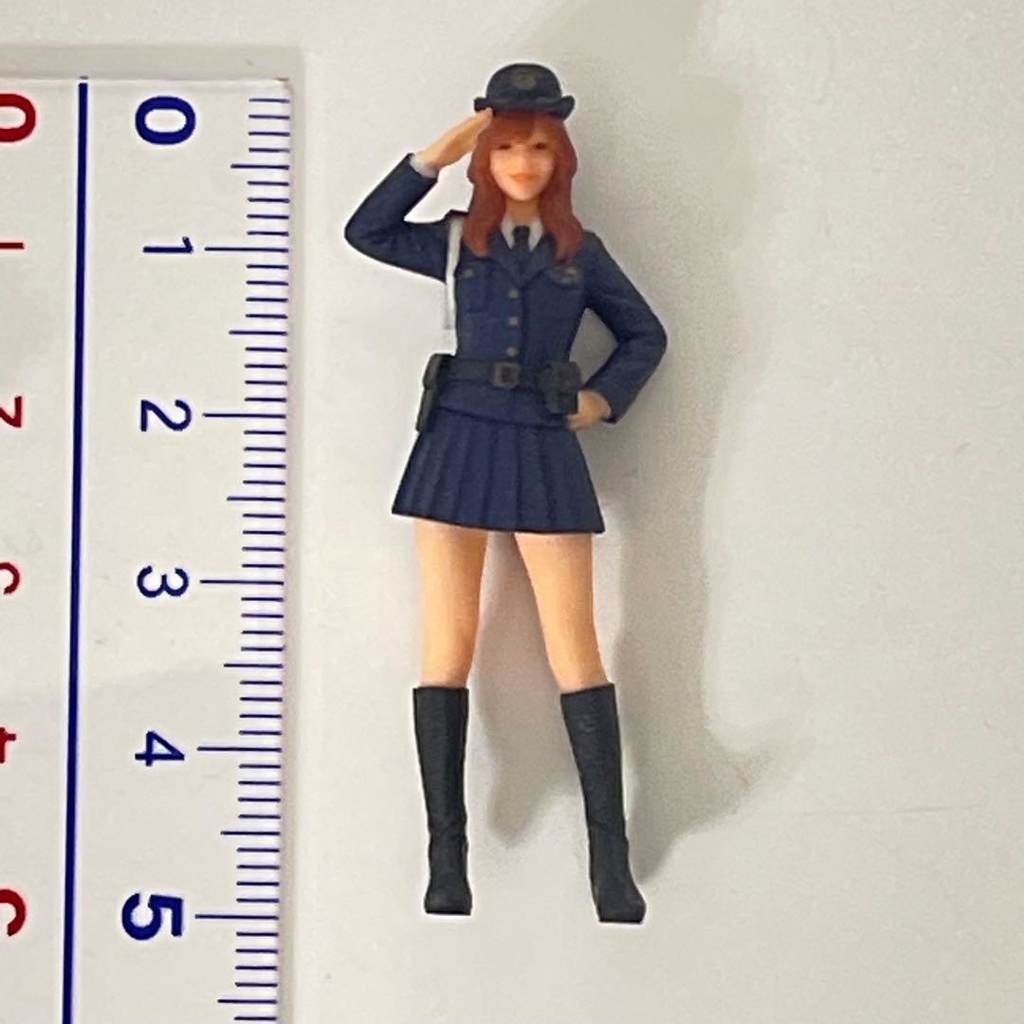 1/32 フィギュア 警官 敬礼 婦警 リアルフィギュア ミニチュアイメージ 完成品