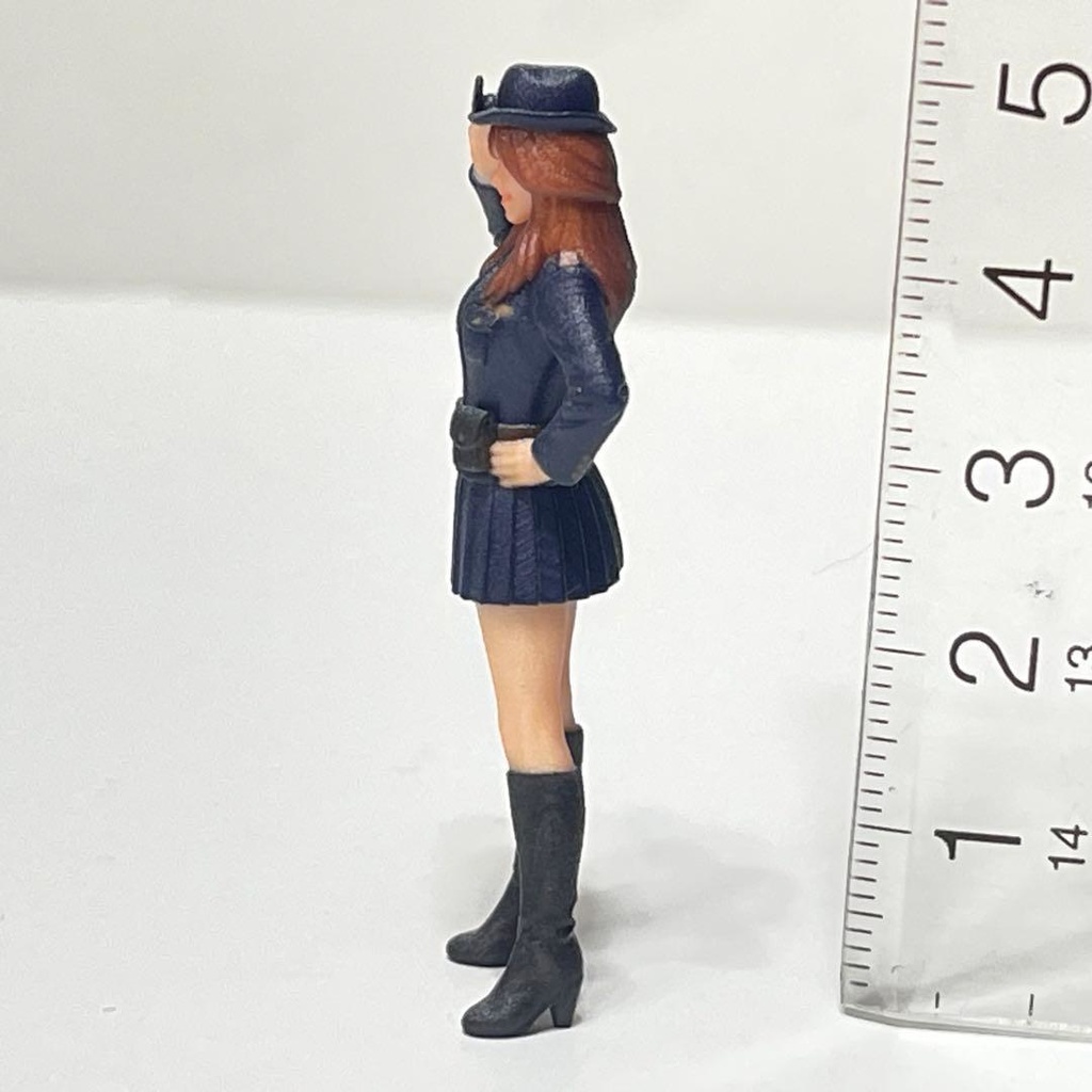 1/32 フィギュア 警官 敬礼 婦警 リアルフィギュア ミニチュアイメージ 完成品