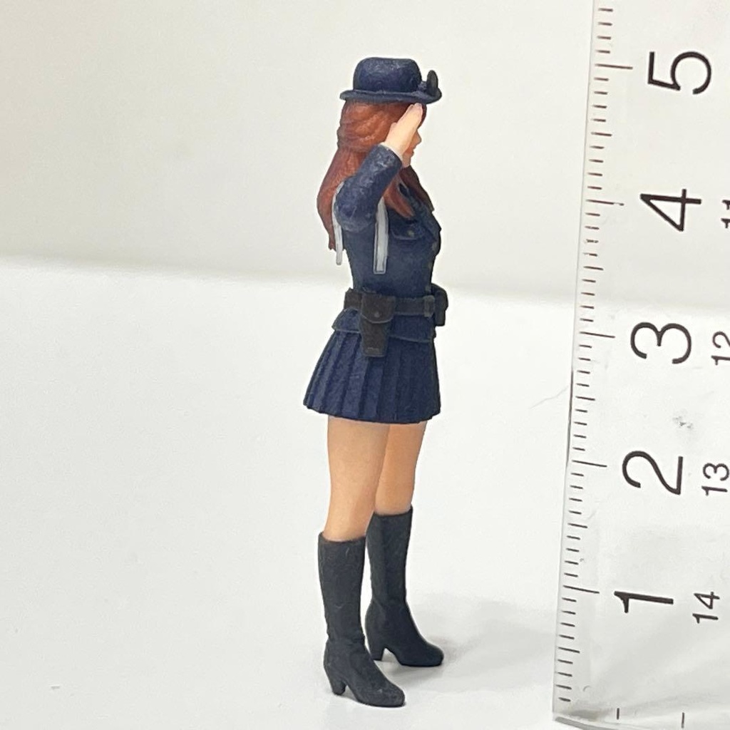 1/32 フィギュア 警官 敬礼 婦警 リアルフィギュア ミニチュアイメージ 完成品