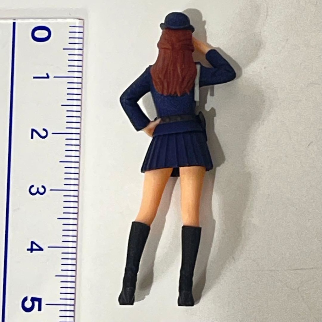 1/32 フィギュア 警官 敬礼 婦警 リアルフィギュア ミニチュアイメージ 完成品