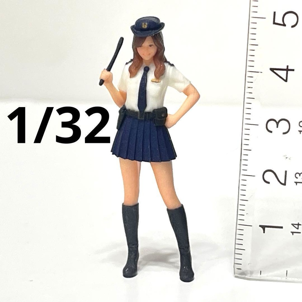 1/32　フィギュア　警官　婦警　半袖　警棒　リアルフィギュア　ミニチュアイメージ　完成品