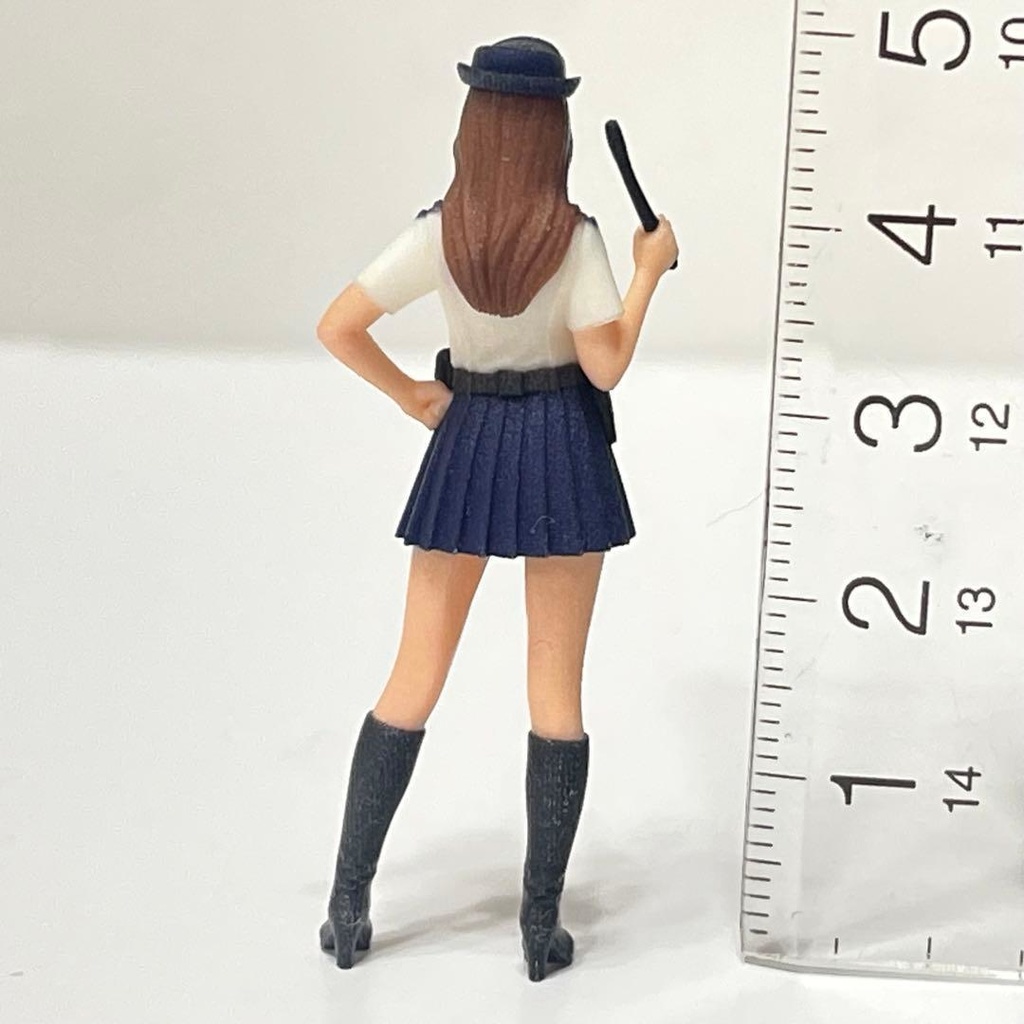 1/32 フィギュア 警官 婦警 半袖 警棒 リアルフィギュア ミニチュアイメージ 完成品