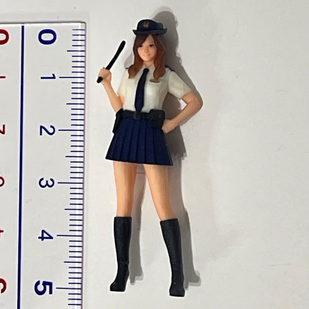 1/32 フィギュア 警官 婦警 半袖 警棒 リアルフィギュア ミニチュアイメージ 完成品