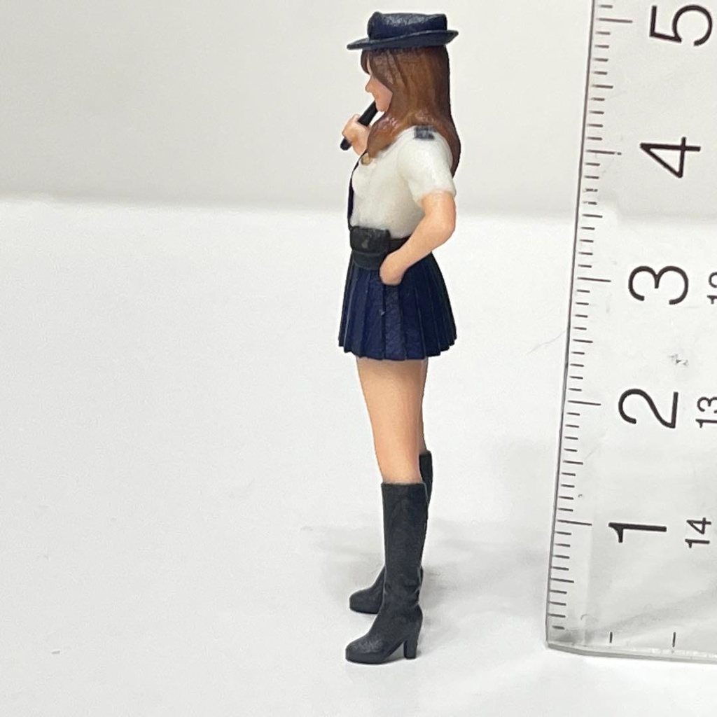 1/32 フィギュア 警官 婦警 半袖 警棒 リアルフィギュア ミニチュアイメージ 完成品