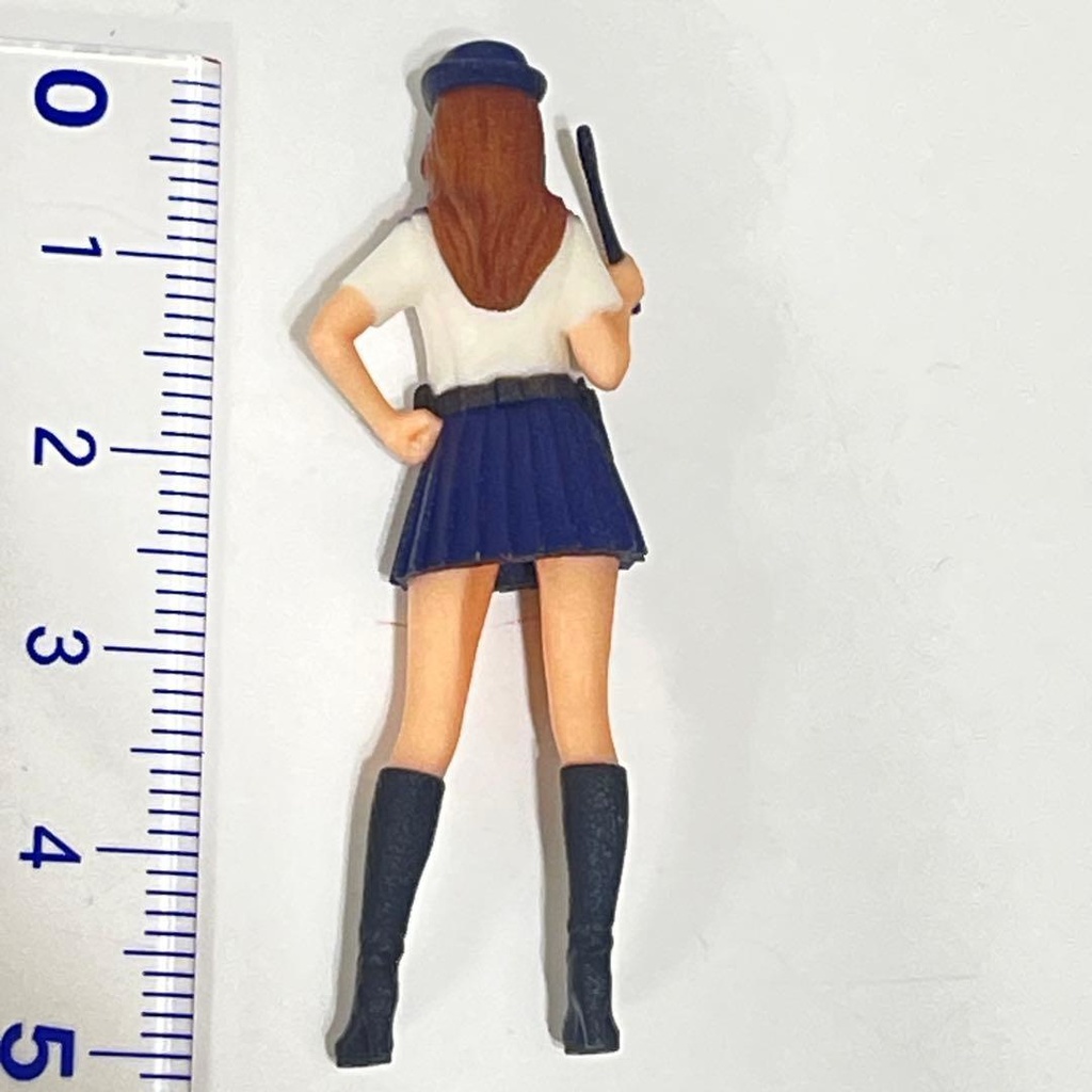 1/32 フィギュア 警官 婦警 半袖 警棒 リアルフィギュア ミニチュアイメージ 完成品