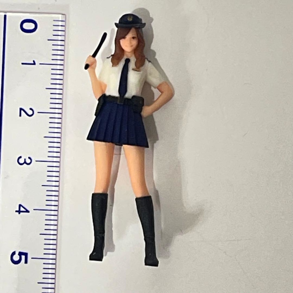 1/32 フィギュア 警官 婦警 半袖 警棒 リアルフィギュア ミニチュアイメージ 完成品
