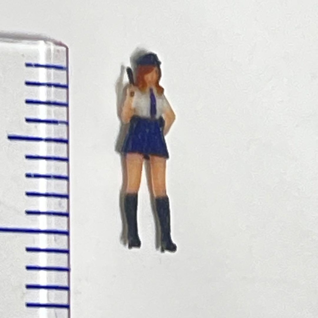 1/150 Nゲージ フィギュア 警官 婦警 半袖 警棒 リアルフィギュア ミニチュアイメージ 完成品