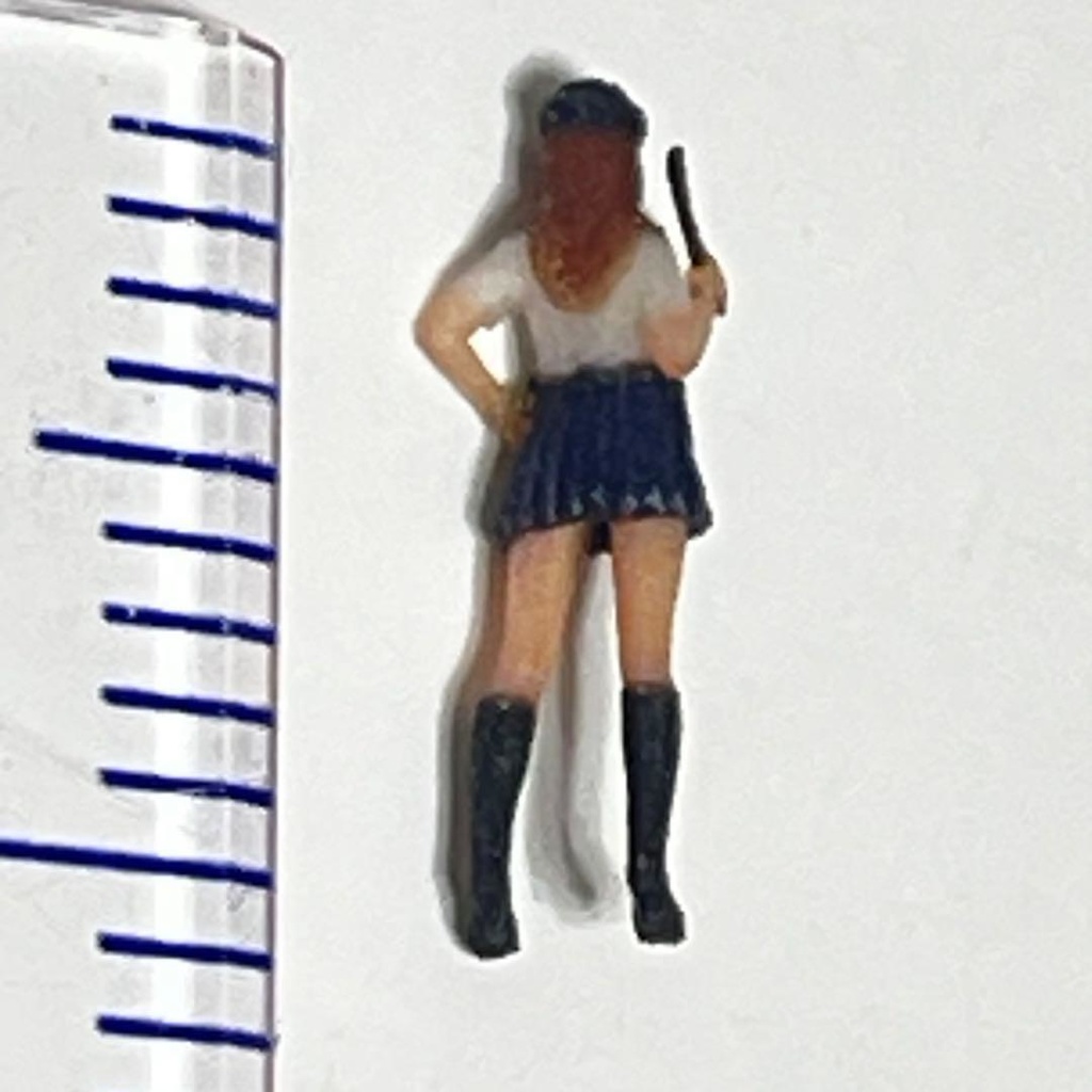 1/150 Nゲージ フィギュア 警官 婦警 半袖 警棒 リアルフィギュア ミニチュアイメージ 完成品