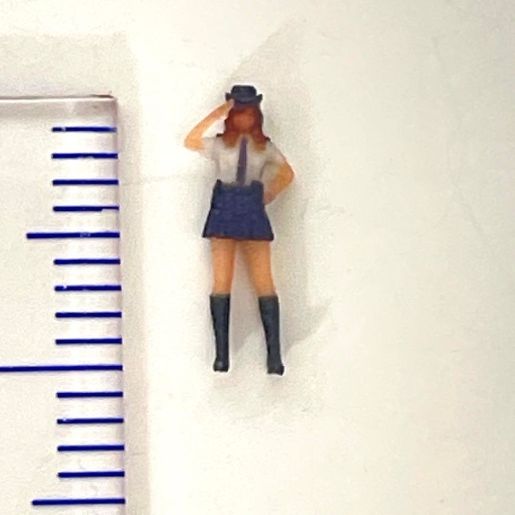 1/150 Nゲージ フィギュア 警官 婦警 半袖 敬礼 リアルフィギュア ミニチュアイメージ 完成品