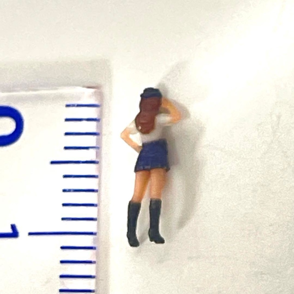 1/150　Nゲージ　フィギュア　警官　婦警　半袖　敬礼　リアルフィギュア　ミニチュアイメージ　完成品