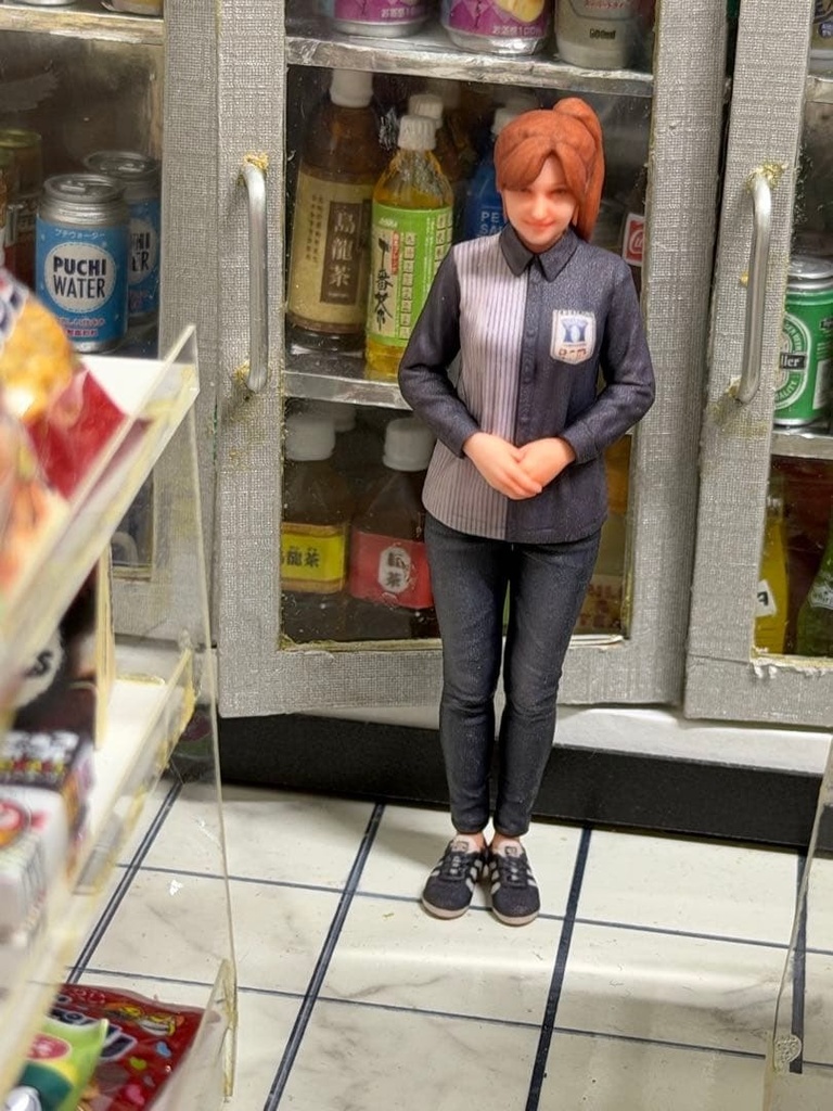 1/18 コンビニ店員L ローソン風 フィギュア ミニチュア リアルフィギュア 3Dフィギュア ミニチュアイメージ 完成品 塗装済み完成品