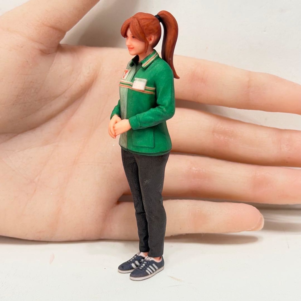 1/18 コンビニ店員S　フィギュア　リアルフィギュア　ミニチュア　ドールハウスに　ミニカーに　３Dフィギュア　塗装済み完成品　完成品
