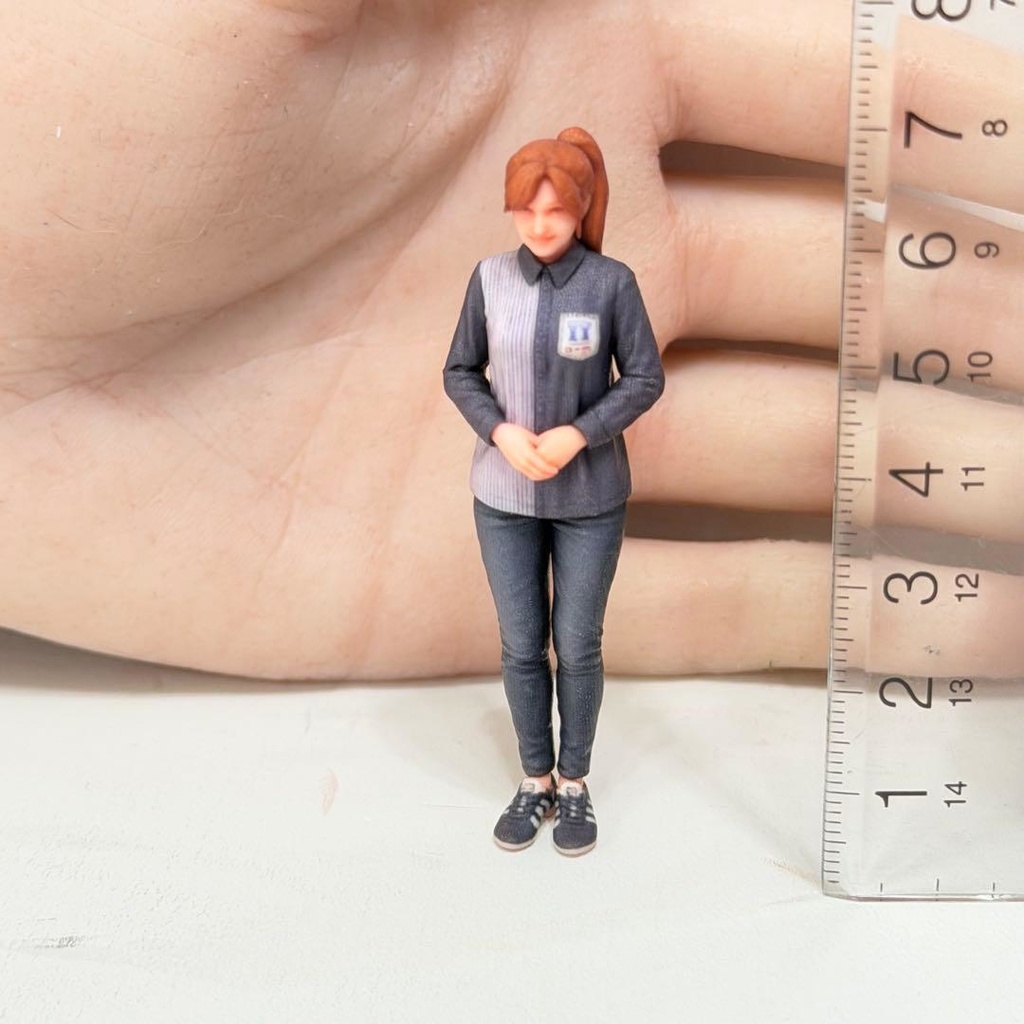 1/24 コンビニ店員L ローソン風 リアルフィギュア ドールハウスに 完成品 ミニカーに ジオラマに ミニチュアイメージ 塗装済み完成品 3Dフィギュア