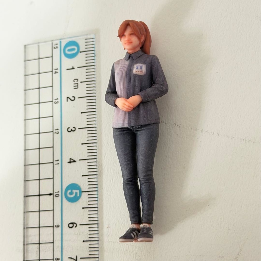 1/24 コンビニ店員L ローソン風 リアルフィギュア ドールハウスに 完成品 ミニカーに ジオラマに ミニチュアイメージ 塗装済み完成品 3Dフィギュア