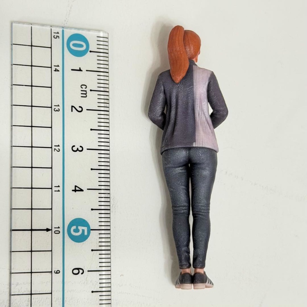 1/24 コンビニ店員L ローソン風 リアルフィギュア ドールハウスに 完成品 ミニカーに ジオラマに ミニチュアイメージ 塗装済み完成品 3Dフィギュア