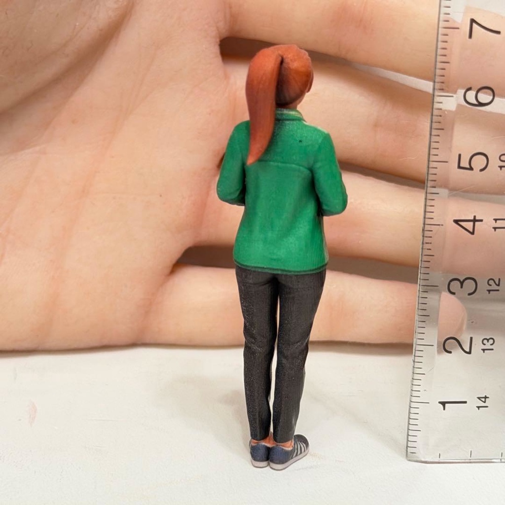 1/24 フィギュア リアルフィギュア コンビニ店員S セブンイレブン風 ミニカー ジオラマ ドールハウスに レゴに ミニチュアイメージ 塗装済み完成品