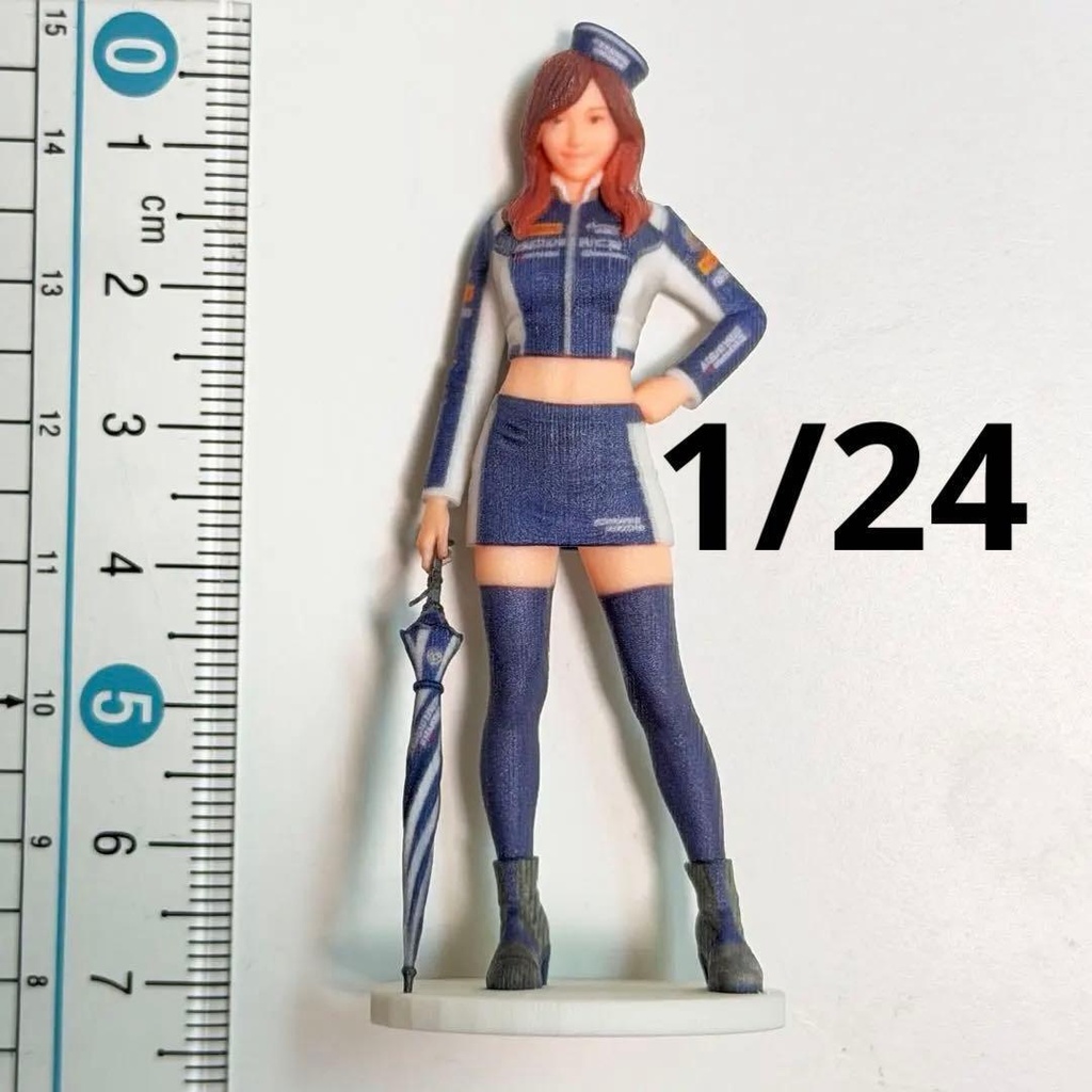 1/24 レースクィーン 青　フィギュア　ミニカーに　ミニチュア  完成品　リアルフィギュア