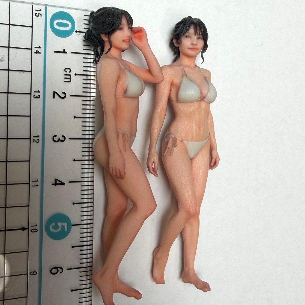 1/24 フィギュア2体 女性 水着 完成品 ミニチュア 1/64より大 3Dフィギュア リアルフィギュア ミニチュアイメージ ミニカーに ドールハウスに グラビア