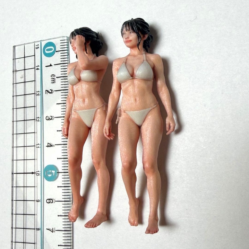 1/24 フィギュア2体 女性 水着 完成品 ミニチュア 1/64より大 3Dフィギュア リアルフィギュア ミニチュアイメージ ミニカーに ドールハウスに グラビア