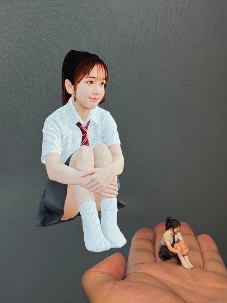 1/24 フィギュア 体育座り 制服 リアルフィギュア 女の子 完成品 ミニチュアイメージ 3Dフィギュア 写真一枚からフィギュア ミニカー ジオラマに ミニチュア