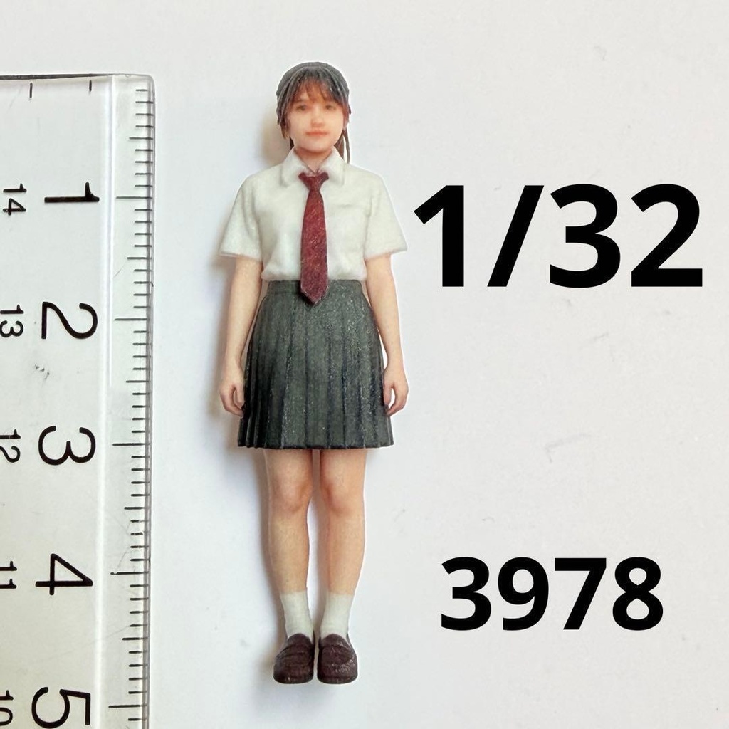 1/32 3978 フィギュア リアルフィギュア 女子高生 完成品 直立 ミニチュアイメージ ミニカー ジオラマに