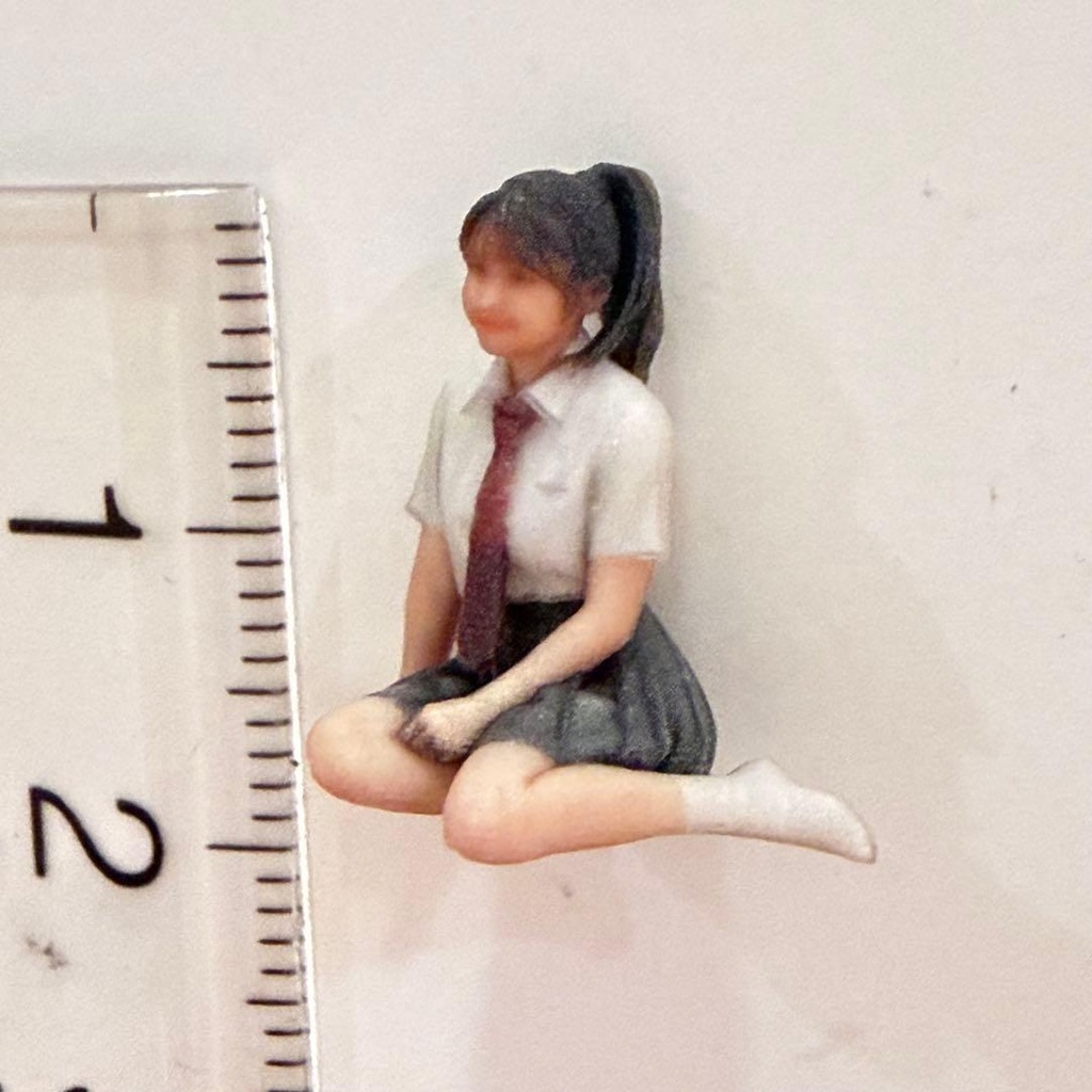 1/43 フィギュア 3997 お姉さん座り リアルフィギュア 完成品 ミニチュア ジオラマ ミニカーに ミニチュアイメージ 3Dフィギュア
