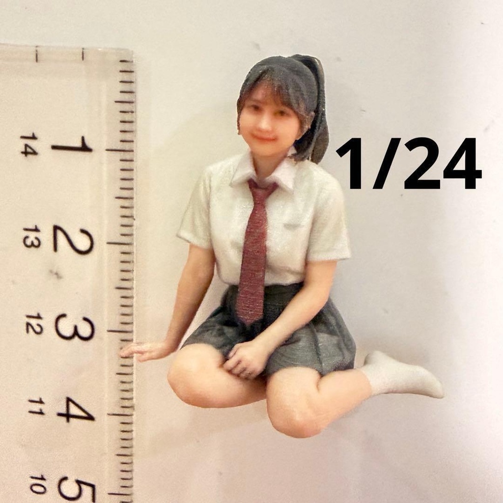 1/24 　フィギュア　3997 完成品　ミニチュア　リアルフィギュア　女子高生　ミニカーに　ドールハウスに　ジオラマに　３Dフィギュア　ミニチュアイメージ