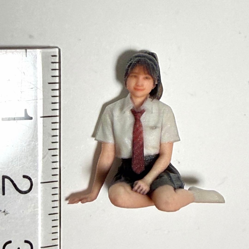 1/32 3997 お姉さん座り 女子高生 制服 フィギュア リアルフィギュア 3Dフィギュア 完成品 ミニチュアイメージ ジオラマ ミニカー ドールハウスに