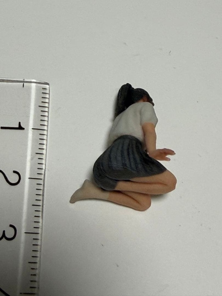 1/32 3997 お姉さん座り 女子高生 制服 フィギュア リアルフィギュア 3Dフィギュア 完成品 ミニチュアイメージ ジオラマ ミニカー ドールハウスに