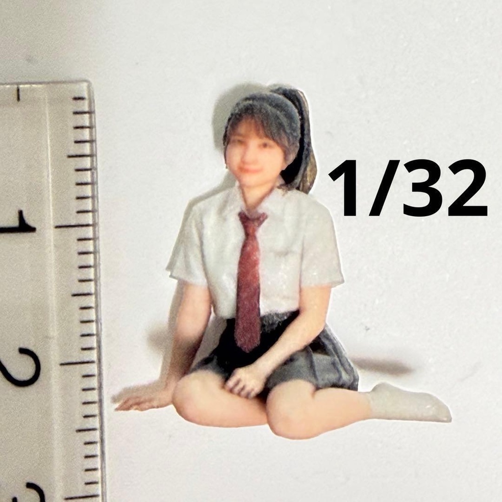 1/32 3997 お姉さん座り　女子高生　制服　フィギュア　リアルフィギュア　３Dフィギュア　完成品　ミニチュアイメージ　ジオラマ　ミニカー　ドールハウスに　