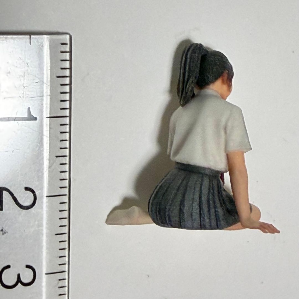 1/32 3997 お姉さん座り 女子高生 制服 フィギュア リアルフィギュア 3Dフィギュア 完成品 ミニチュアイメージ ジオラマ ミニカー ドールハウスに