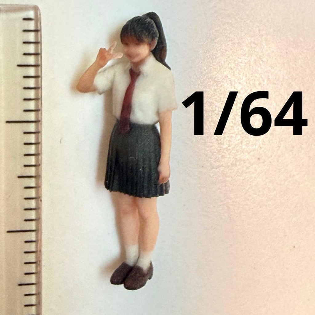 1/64 3994 女子高生　ピース　制服　フィギュア　リアルフィギュア　３Dフィギュア　完成品　トミカに　ミニカーに　ジオラマに　ミニチュア　ミニチュアイメージ
