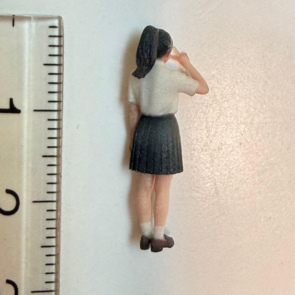1/64 3994 女子高生 ピース 制服 フィギュア リアルフィギュア 3Dフィギュア 完成品 トミカに ミニカーに ジオラマに ミニチュア ミニチュアイメージ