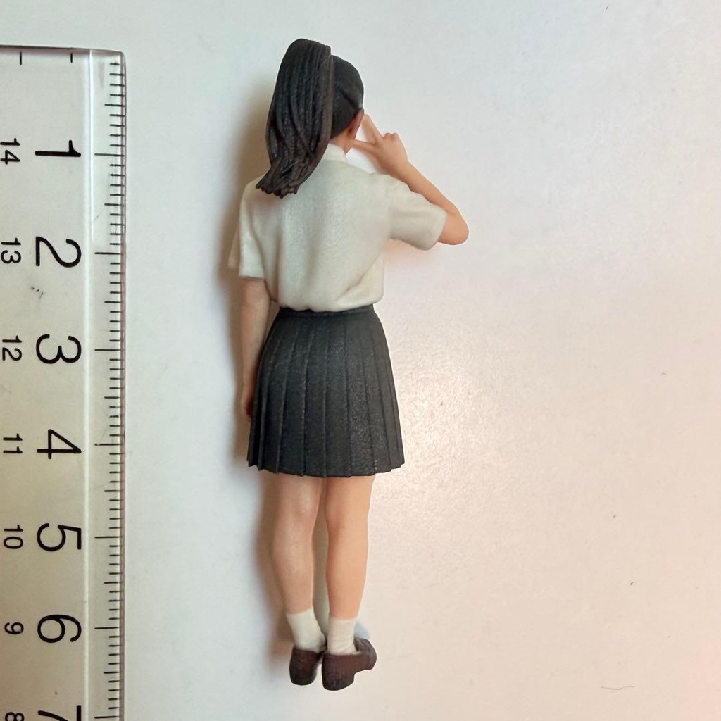1/24 3994 女子高生 ピース 制服 フィギュア 完成品 リアルフィギュア ミニチュア ミニカー ジオラマに ミニチュアイメージ 3Dフィギュア