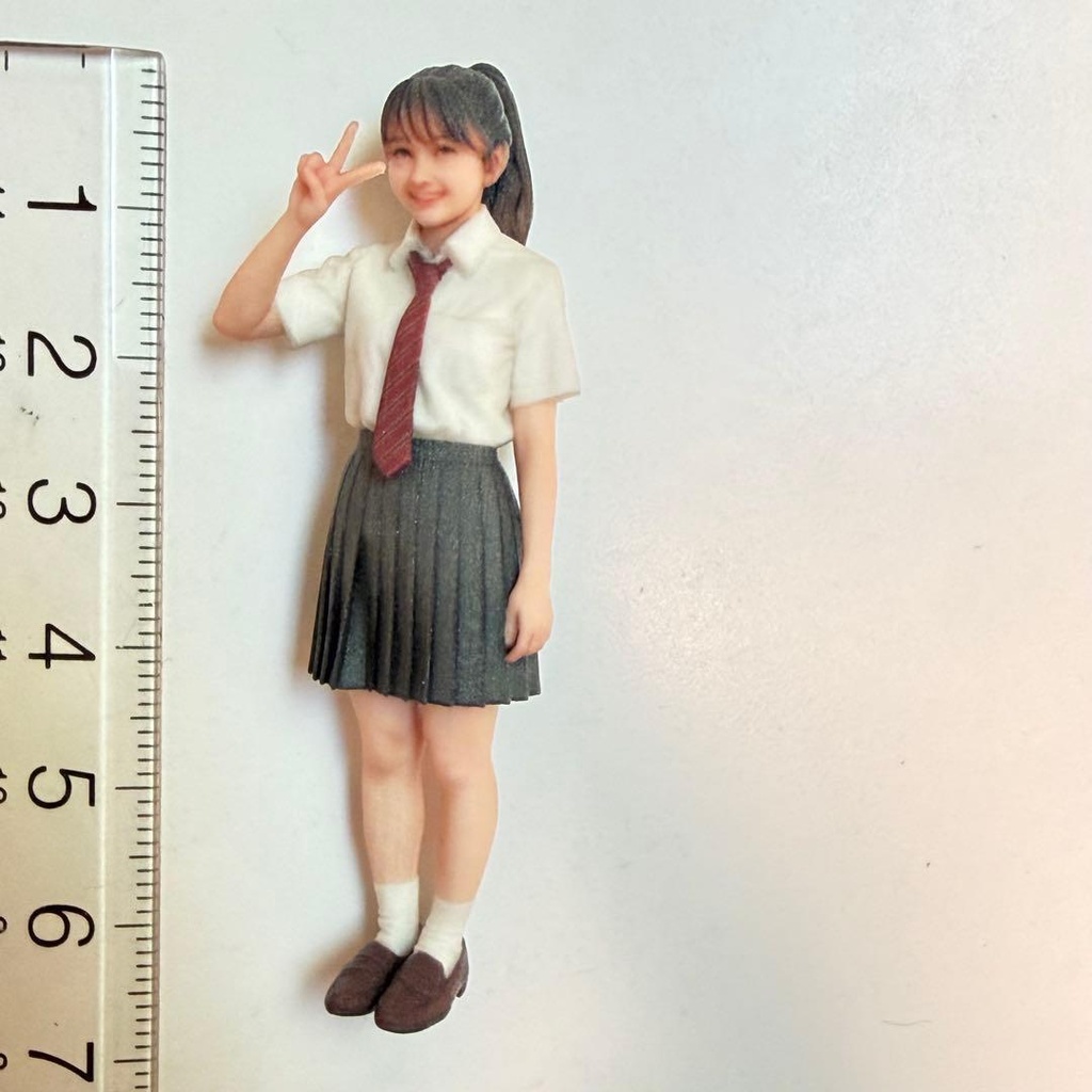 1/24 3994 女子高生 ピース 制服 フィギュア 完成品 リアルフィギュア ミニチュア ミニカー ジオラマに ミニチュアイメージ 3Dフィギュア