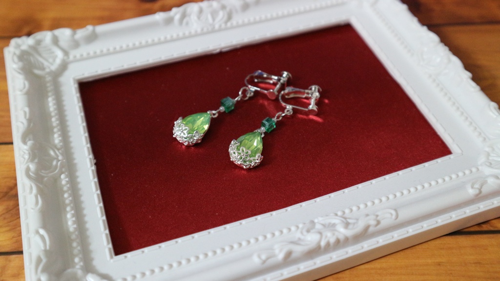 【創作】しずく型イヤリング【黄緑】