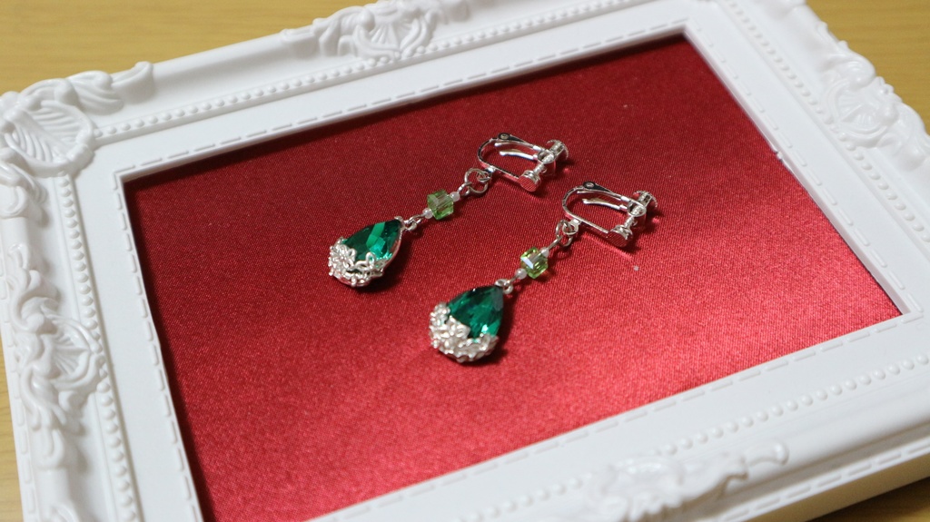 【創作】しずく型イヤリング【濃緑】