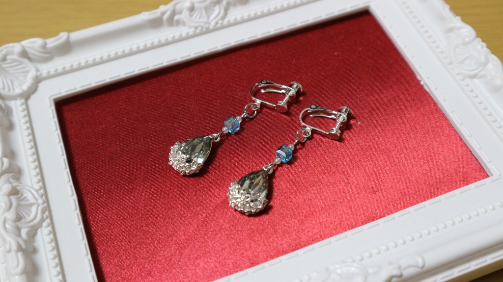 【創作】しずく型イヤリング【グレー】