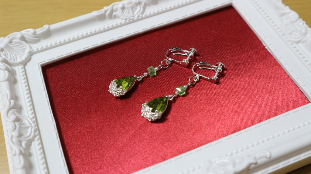 【創作】しずく型イヤリング【深緑】