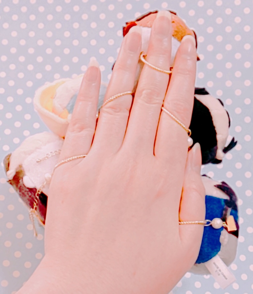 ベビもちが自立する&手の甲に簡単に乗るリボンハーネス